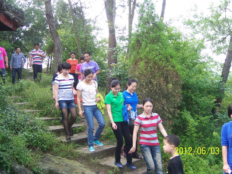 我爬山，，，，，，，我快乐